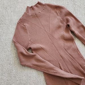H&M camel mock neck ribbed sweater top